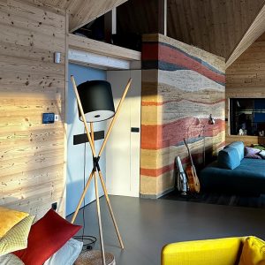 Gnezdo - stena - barvita zbita ilovica - Stična